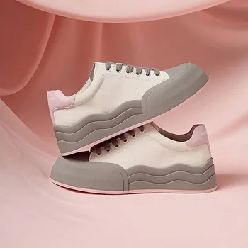 2023 Весенне-осенняя модная спортивная обувь на волнистой подошве, обувь для хлеба на толстой подошве, Женские цветные повседневные маленькие белые туфли