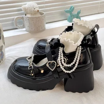 Милые туфли в стиле Лолиты с пряжкой в форме сердца, женские туфли Mary Janes из лакированной кожи на платформе с металлическим украшением, туфли-лодочки на массивном каблуке 2023 года выпуска