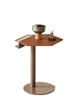 Приставной столик для дивана PQF в форме кожаного седла для маленькой квартиры в гостиной угловой столик