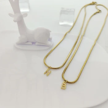 Ожерелье из 26 букв DODOAI, изготовленное на заказ Ожерелье из змеиной цепочки, колье-змейка из нержавеющей стали, Персонализированное ожерелье для женщин, ювелирные изделия для девочек