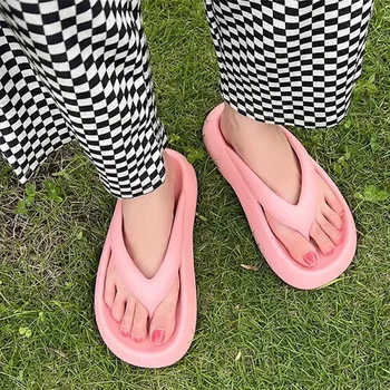Новые женские шлепанцы с заклепками для ног, легкая обувь, женские пляжные сандалии на массивном каблуке, женские уличные летние сандалии для малышей для девочек