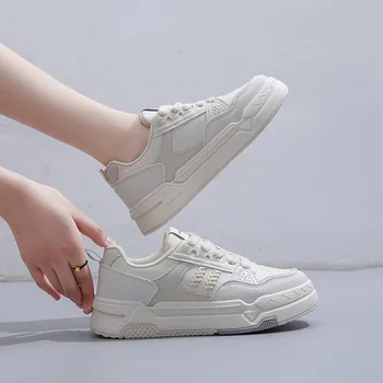 Маленькие белые туфли на плоской подошве для женщин 2023, летняя новинка, повседневная обувь для студенческого активизма, подходящая по цвету к доске